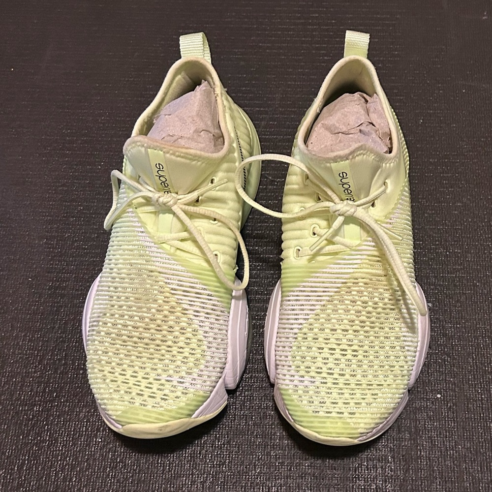 Nike Super Rep in light neon yellow (volt)